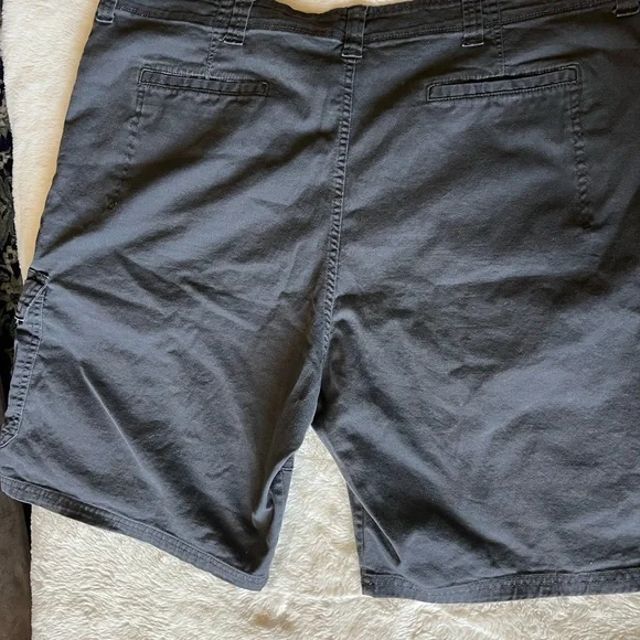 Men's Gray Cargo Shorts - Picture 3 of 5